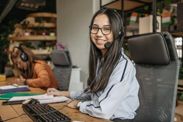 Multilingual customer support agent assisting global clients