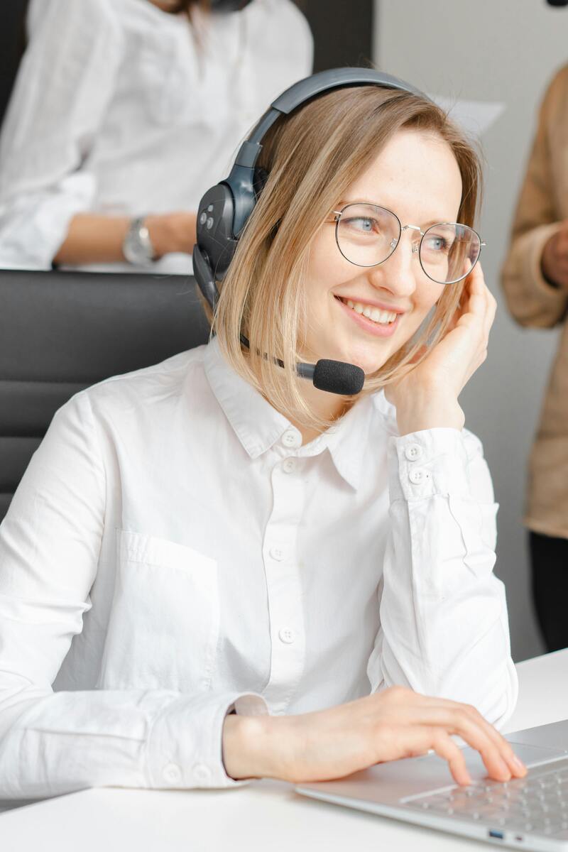 Support agent taking calls with intelligent routing technology for faster customer service