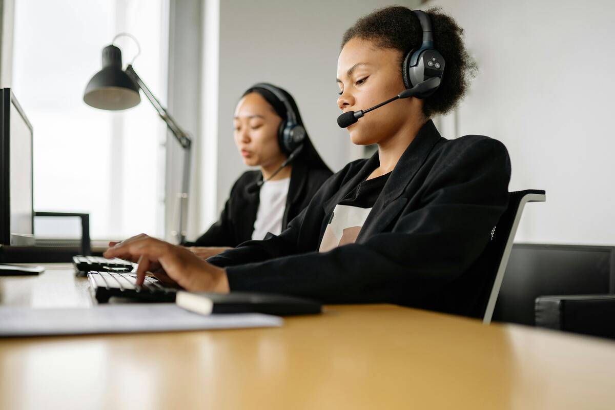 Support team leveraging CX automation tools to handle customer calls efficiently