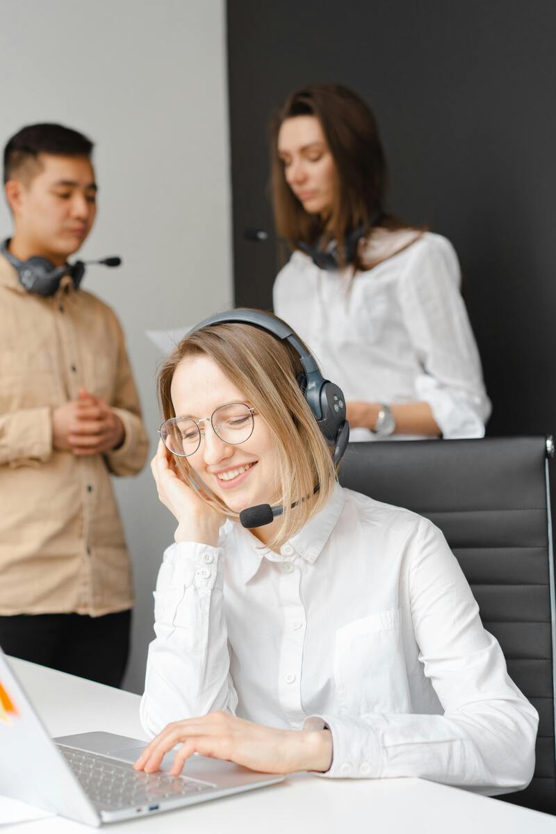 Customer experience management supported by a call center agent providing customer assistance