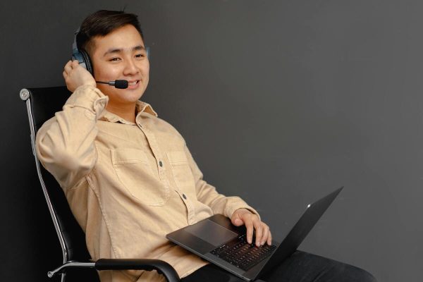 Customer support agent providing customer service outsourcing solutions