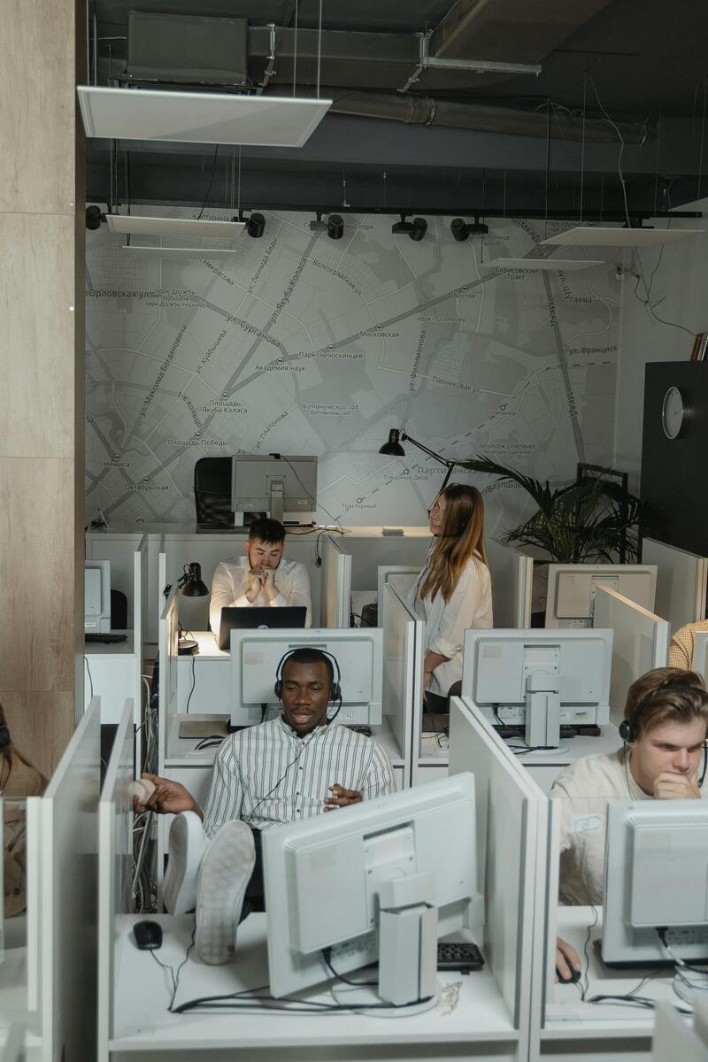 Call center team taking calls executing a B2B customer support strategy