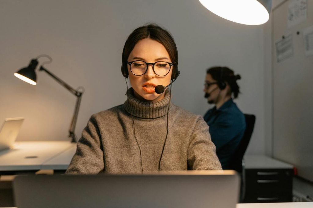 Call center agent tracking customer satisfaction metrics during a call with client satisfaction