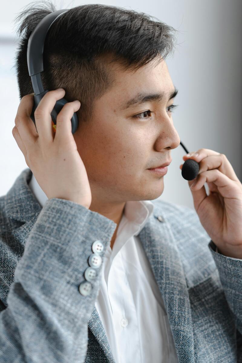 Customer service agent taking calls while using customer service automation tools