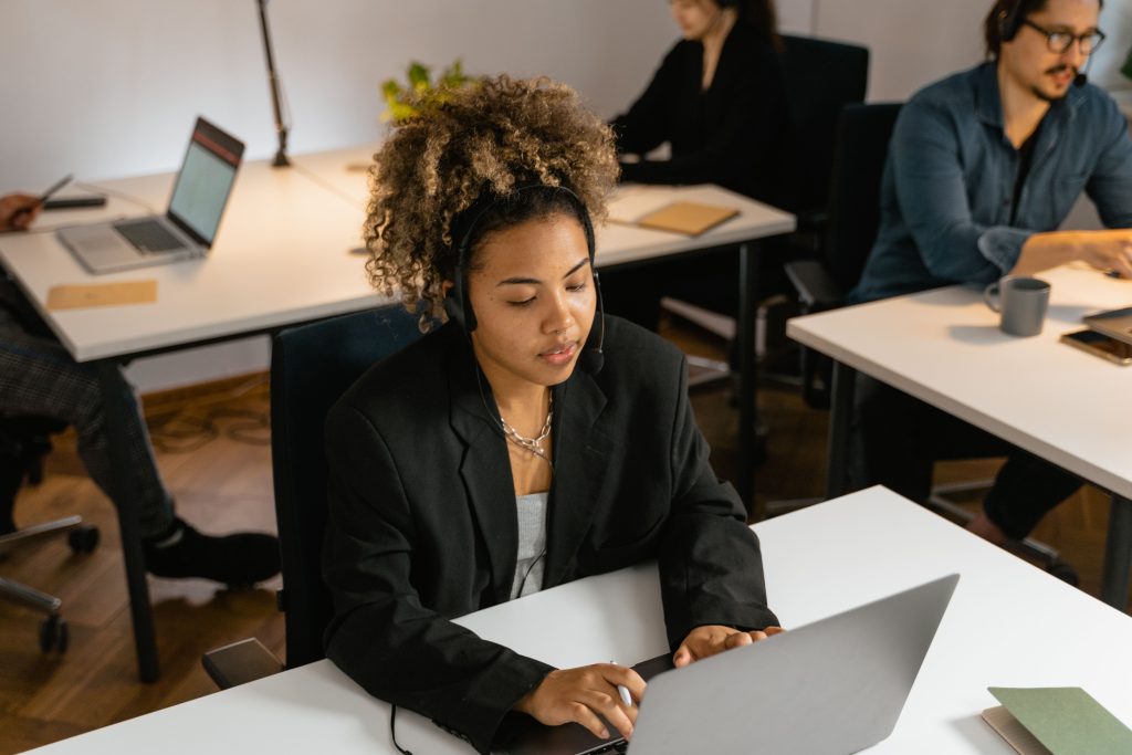 Call center agent providing best call center services for small businesses