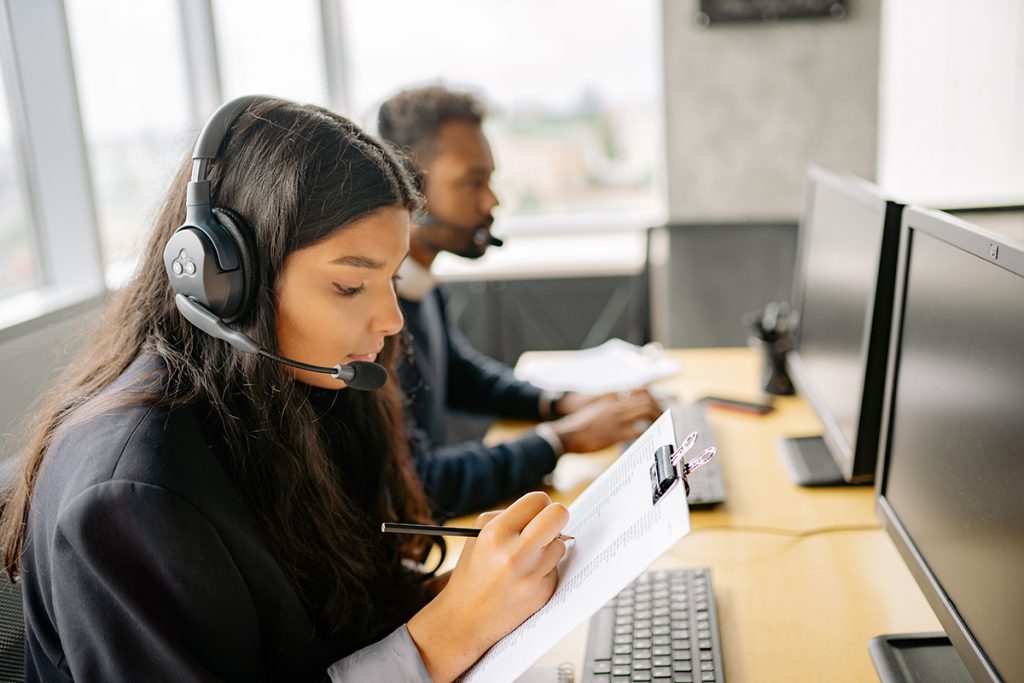 Customer complaint resolution agent handling support calls while taking notes