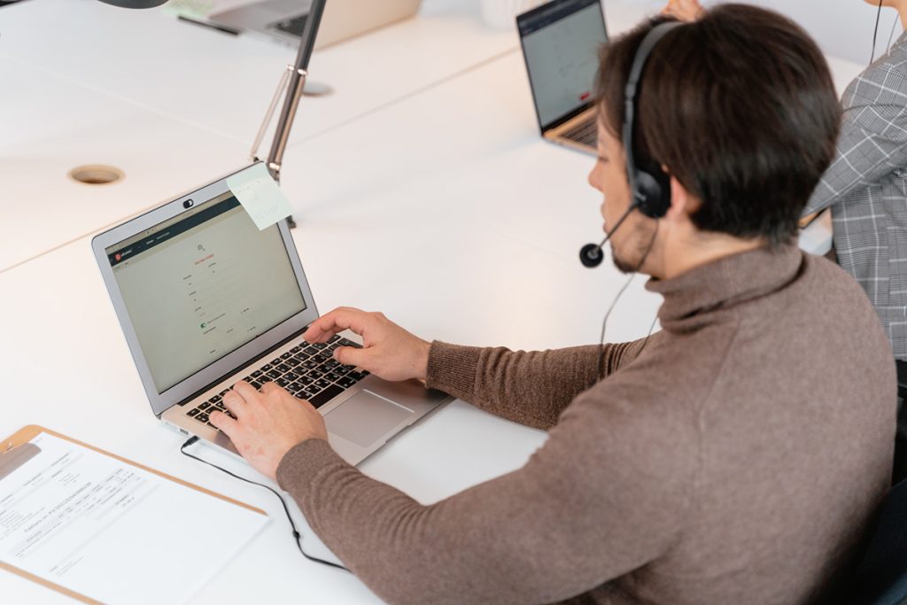 Customer support knowledge base agent assisting customer inquiries on laptop
