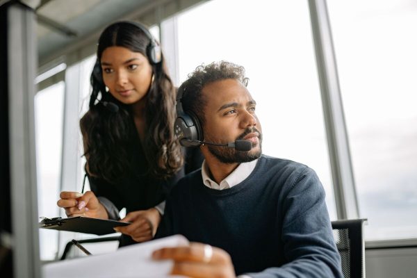 Customer support team structure agent handling customer calls
